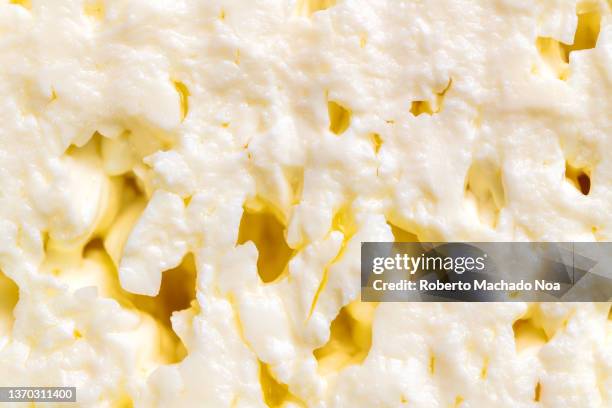 feta cheese - queso de cabra fotografías e imágenes de stock