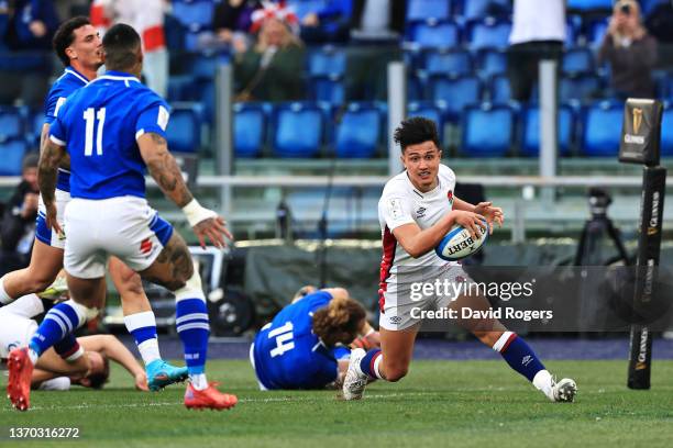 Marcus Smith of England crosses for the first try during the Guinness Six Nations match between Italy and England at Stadio Olimpico on February 13,...