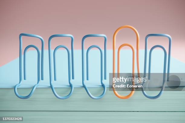 leadership concept, different paper clip - paper clip stock pictures, royalty-free photos & images