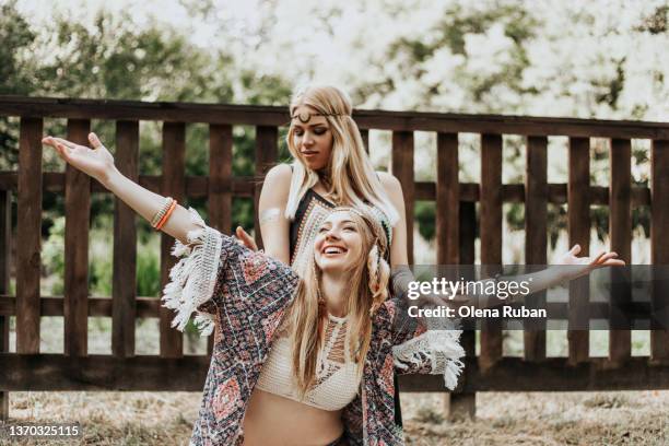 young women enjoying life in the forest. - bracelet festival stock-fotos und bilder