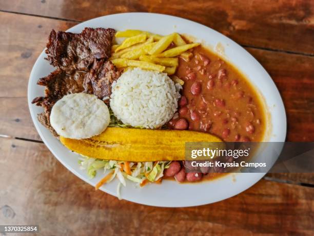 typical colombian dish: "bandeja paisa" - vegetable fried rice stock-fotos und bilder