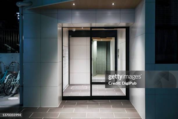 mansion entrance - apartment entry stock pictures, royalty-free photos & images