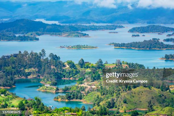 beautiful landscape of guatapé lake in antioquia, colombia - antioquia stockfoto's en -beelden