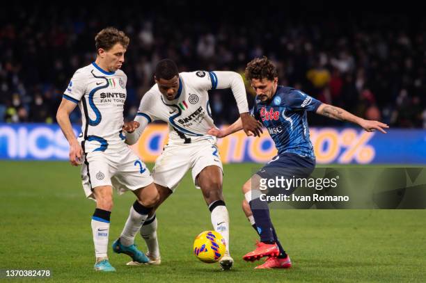 Mário Rui of SSC Napoli and Nicolò Barella and Denzel Dumfries of FC Internazionale compete for the ball during the Serie A match between SSC Napoli...