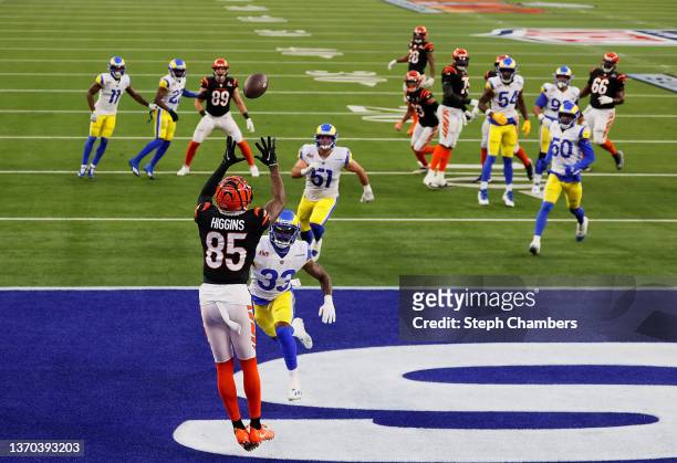 Tee Higgins catches a touchdown pass from Joe Mixon of the Cincinnati Bengals over Nick Scott of the Los Angeles Rams during the second quarter of...