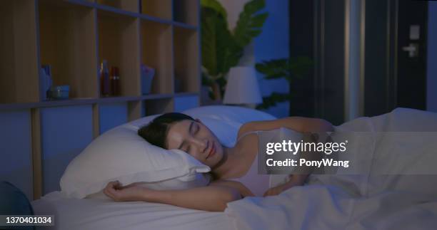 アジアの女性はよく眠る - sleeping ストックフォトと画像