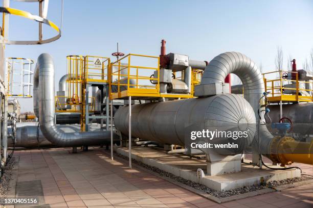 engineers and staff communicate on site in chemical plant - gas plant stock pictures, royalty-free photos & images