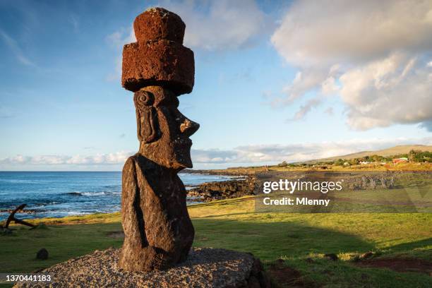 rapa nui moai by the sea easter island hanga roa panorama - paaseiland polynesië stockfoto's en -beelden