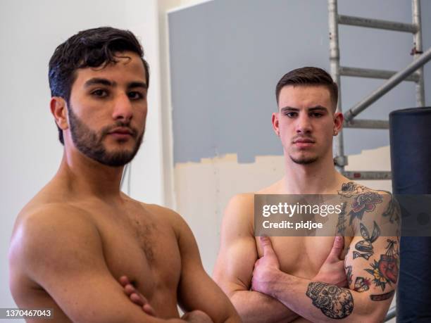 portrait of two male thai boxers - vechtsport stockfoto's en -beelden