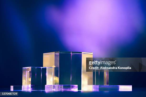 abstract empty geometric shape crystal glass cube pedestal in neon disco light - glass box stockfoto's en -beelden
