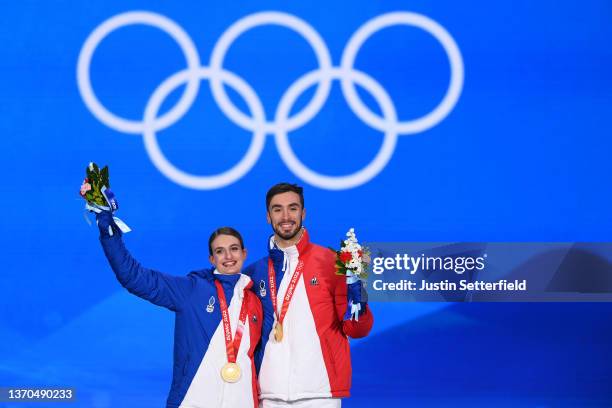 Gold medalists Gabriella Papadakis and Guillaume Cizeron of Team France pose with their medals during the Figure Skating Ice dance Free Dance medal...