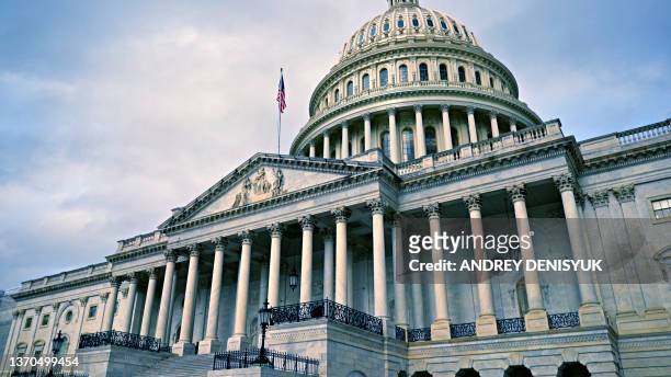 capitol united state. - us senate photos et images de collection
