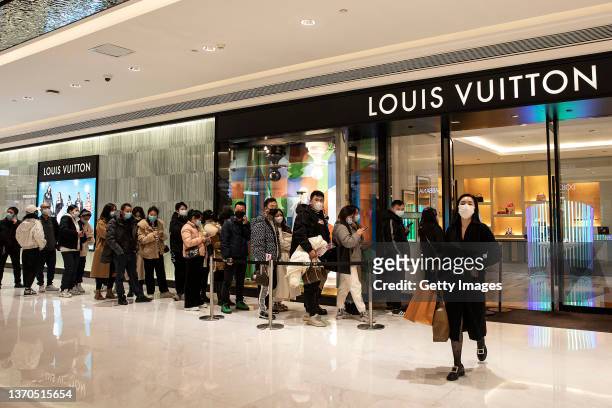 Louis Vuitton Boutique Store Stock Photo - Download Image Now - Louis  Vuitton - Designer Label, Store, Retail - iStock