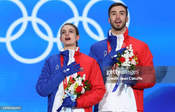 Gold medalists Gabriella Papadakis and Guillaume Cizeron of France celebrate during the Figure Skating Ice Dance Free Dance medal ceremony on Day 10...