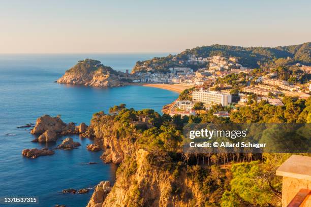 view on tossa de mar in catalonia spain - tossa de mar imagens e fotografias de stock