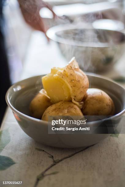 boiled potatoes in a bowl - boiled potato stock pictures, royalty-free photos & images