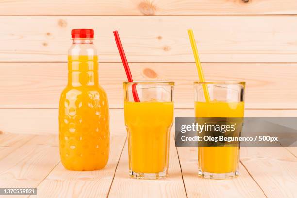 orange juice,close-up of drinks on table,moldova - straw fotografías e imágenes de stock