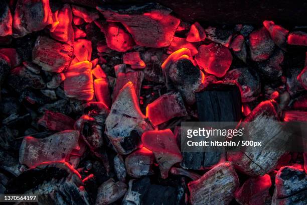 burning charcoal as a background,full frame shot of bonfire - briquet stockfoto's en -beelden