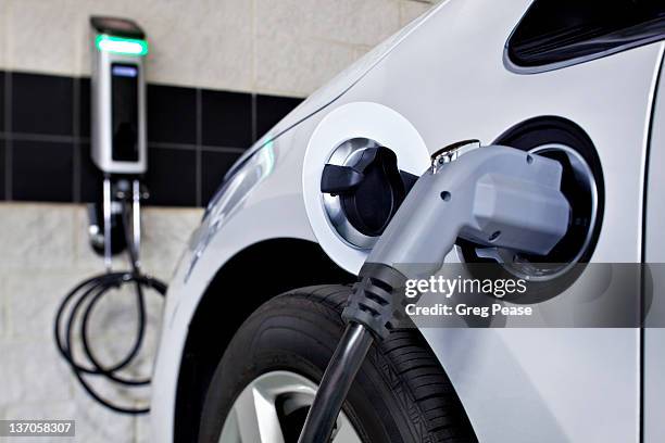 electric car charging - stromtankstelle stock-fotos und bilder