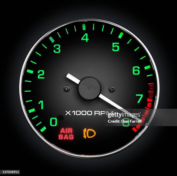 tachometer, high rpm, red line. - drehzahlmesser stock-fotos und bilder