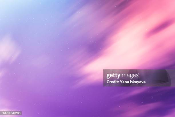 abstract sky background with stars in purple and pink colors - 空気感 ストックフォトと画像