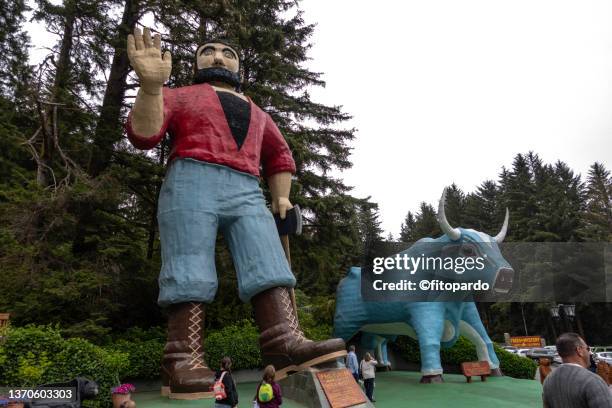 paul bunyan and the trees of mystery - paul bunyan ox stock pictures, royalty-free photos & images