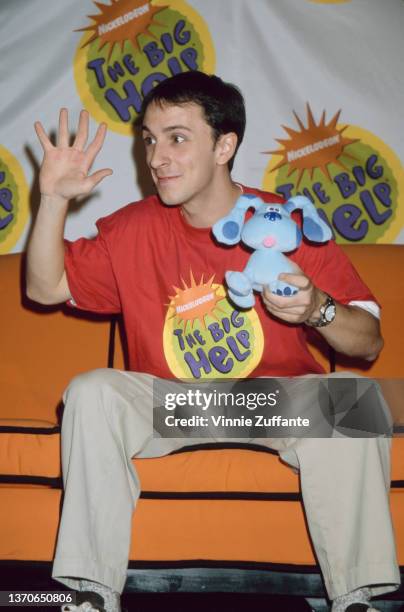 American actor Steve Burns, wearing an orange Nickelodeon 'The Big Help' t-shirt, attends Nickelodeon's 5th Annual 'Big Help-A-Thon,' held at Pan...