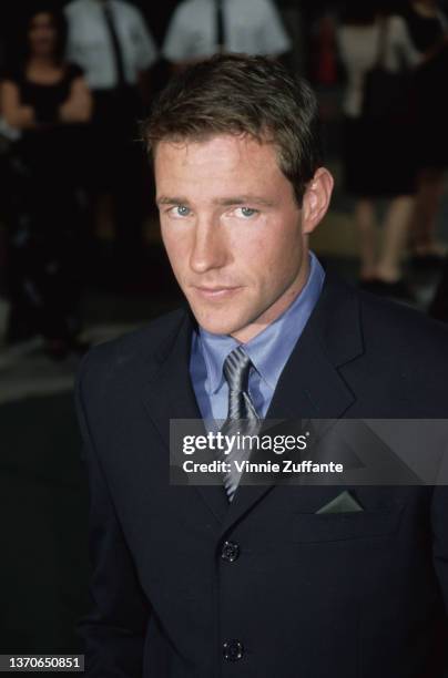 American actor Edward Burns attends the Westwood premiere of 'Saving Private Ryan,' held at the Mann Village Theatre in Los Angeles, California, 21st...