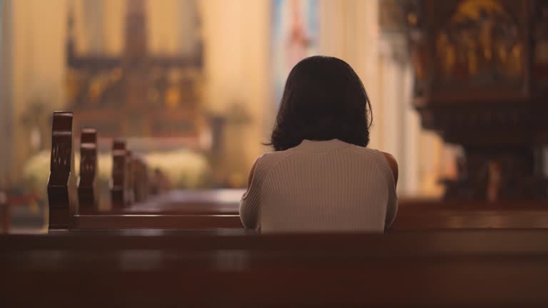https://media.gettyimages.com/id/1370651646/video/religious-christian-woman-praying-in-church.jpg?b=1&s=640x640&k=20&c=WCBrflUA6lQHQkG6pOnhdITFWOfqs2ghOT36UZlSX9M=