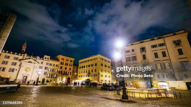 a suggestive night scene of piazza farnese and the church of santa brigida in the heart of rome - campo de fiori stockfoto's en -beelden