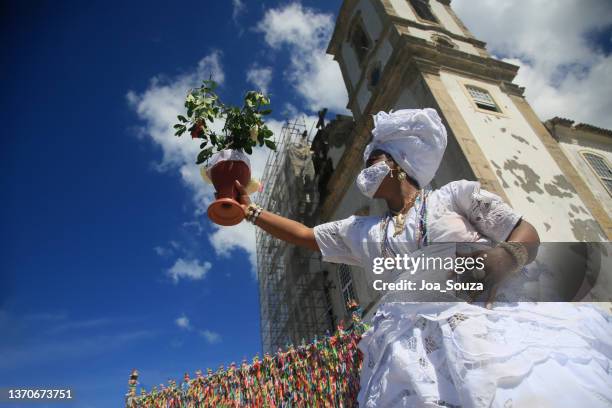 baiana at the washing of bonfim - jainism stock pictures, royalty-free photos & images