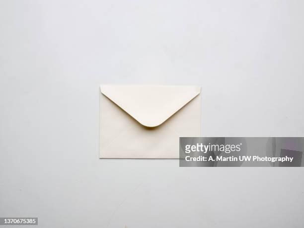 empty envelope isolated on a white table. - correspondence 個照片及圖片檔