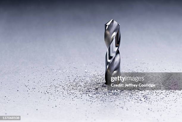 bit drilling through metal - drill bit - fotografias e filmes do acervo