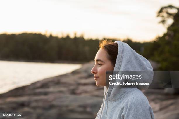 woman looking away - nature reserve bildbanksfoton och bilder