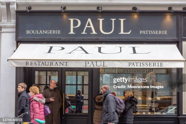 paul bakery, patisserie, café and restaurant in covent garden, london - window awnings bildbanksfoton och bilder