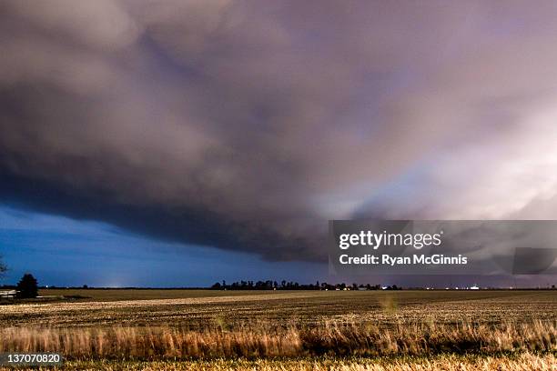 night clouds - kearney-nebraska photos et images de collection