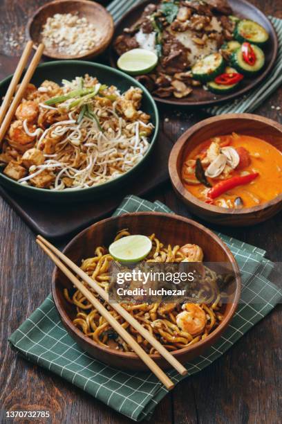 authentic classic thai dishes - cuisine thai stock pictures, royalty-free photos & images