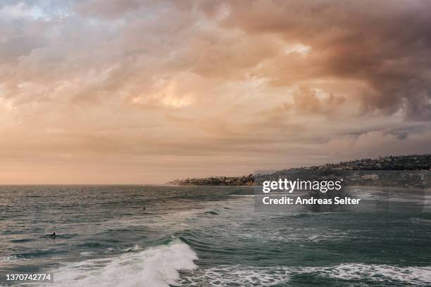 dramatic cloud formation over san diego at pacific beach - san diego pacific beach stock-fotos und bilder