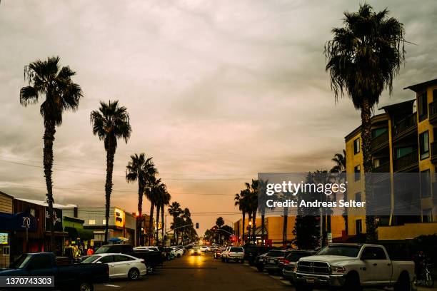 symmetrical street view with palm trees at dawn and dramatic cloud formation - san diego street fotografías e imágenes de stock