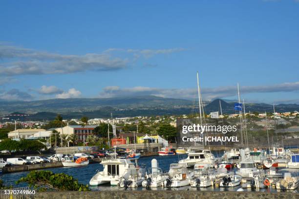 port of st pierre reunion island - saint pierre de la réunion imagens e fotografias de stock