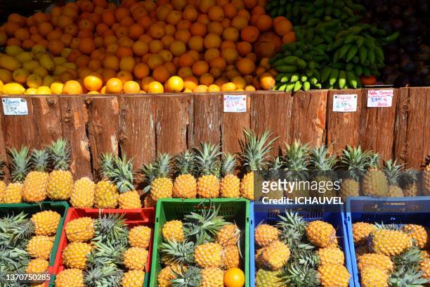 fruits market reunion island - la reunion stock pictures, royalty-free photos & images