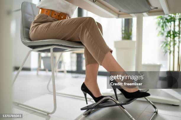 businesswoman in high heels - legs on desk bildbanksfoton och bilder