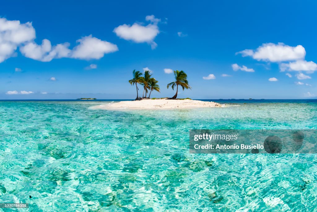 Small Caribbean island in Cayos Cochinos