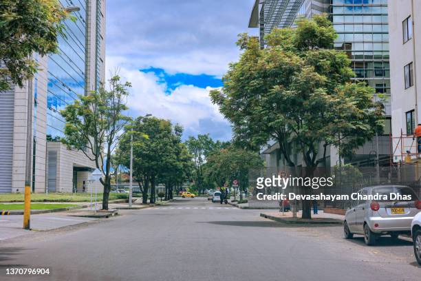 bogotá, colombia - the drivers point of view in an office area adjacent to a residential district in the salitré district of the capital city. - bogota traffic stock pictures, royalty-free photos & images