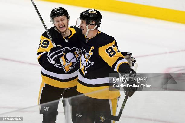 Sidney Crosby of the Pittsburgh Penguins celebrates with teammate Jake Guentzel after scoring his 500th NHL goal during the first period against the...