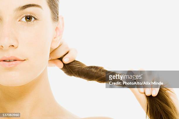 woman twisting hair, close-up, cropped - strong hair 個照片及圖片檔
