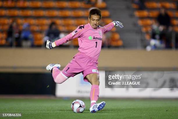 Yoichi Doi of Tokyo Verdy in action during the J.League J1 match between Tokyo Verdy and Jubilo Iwata at National Stadium on April 2, 2008 in Tokyo,...