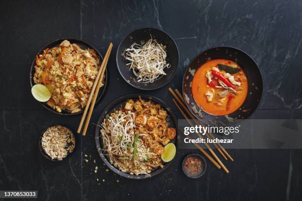 authentic classic thai dishes - pad thai stock pictures, royalty-free photos & images