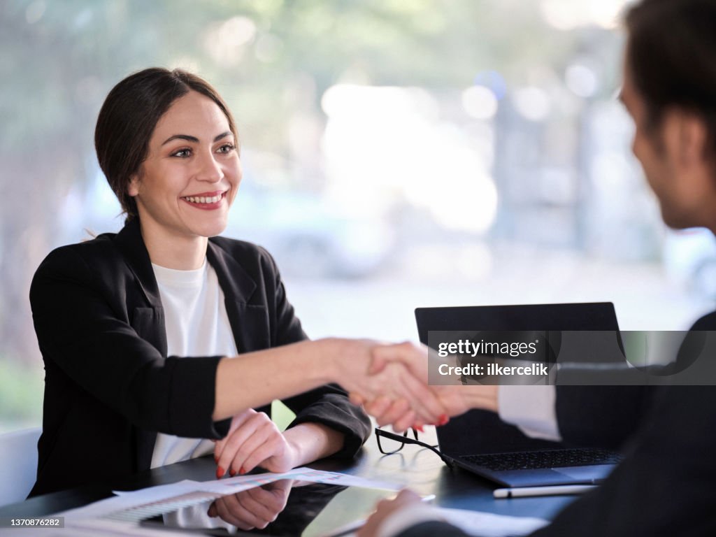 Making A Deal Example Business People Making Deal Handshake Concept High-Res Stock Photo ...