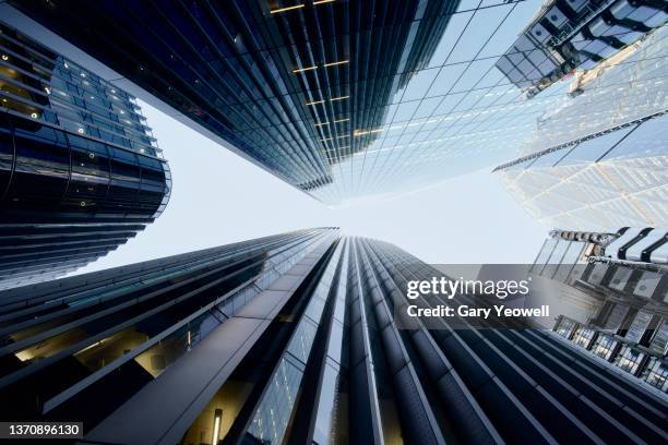 low angle view of skyscrapers in  london - zona financiera fotografías e imágenes de stock